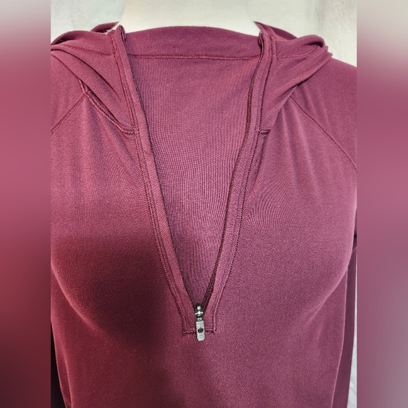 Lululemon Warm Stabilizer 1/2 Zip HoodieGarnet. Size 4 - Picture 13 of 16